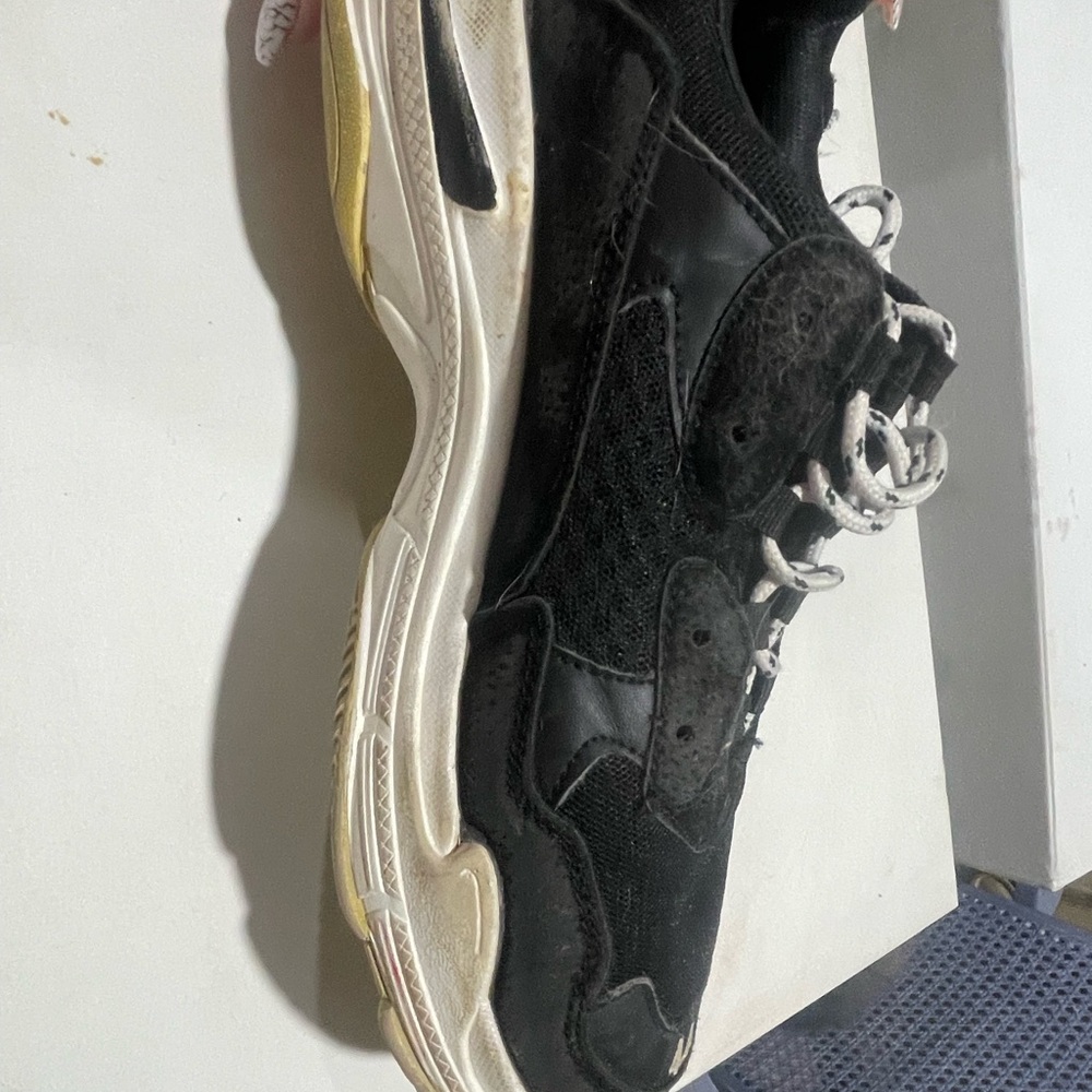 Balenciaga Black and White Sneakers - Picture 4 of 7